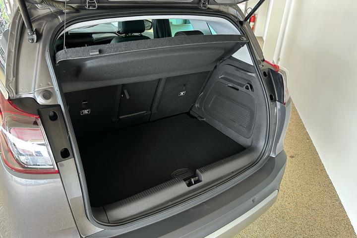 Grå Opel Crossland X fra 2020