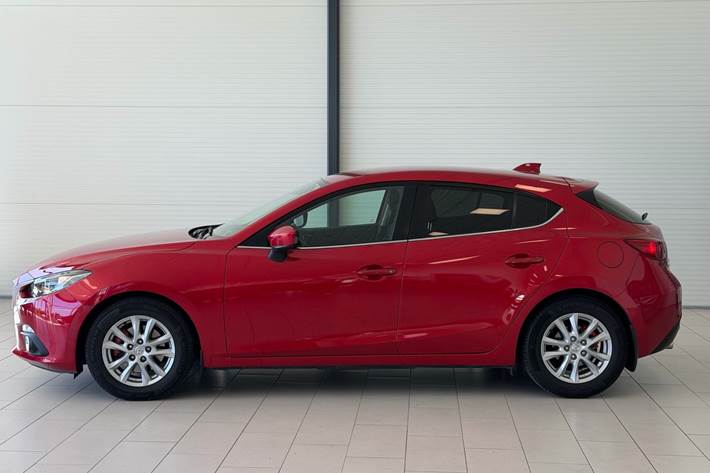 Rød Mazda 3 fra 2015