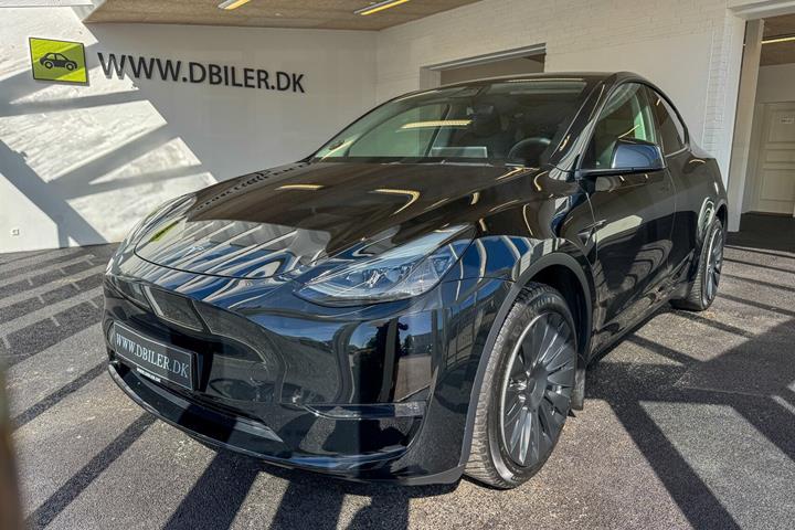 Sort Tesla Model Y fra 2023