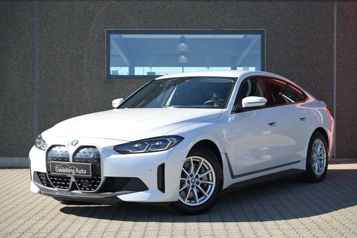 Hvid BMW i4 fra 2022