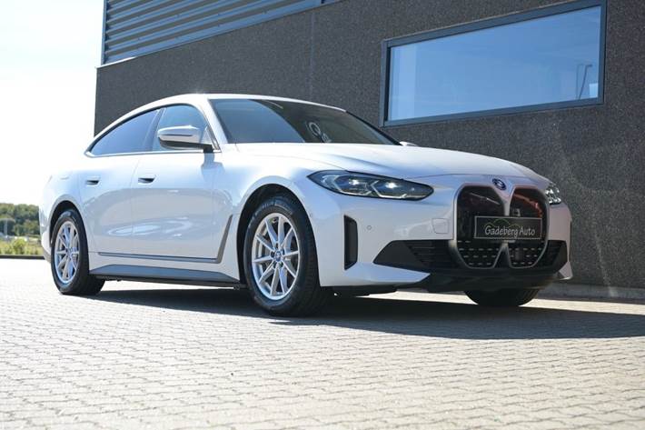 Hvid BMW i4 fra 2022