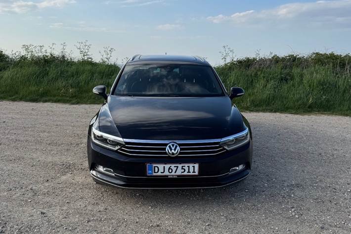 Sort VW Passat fra 2019