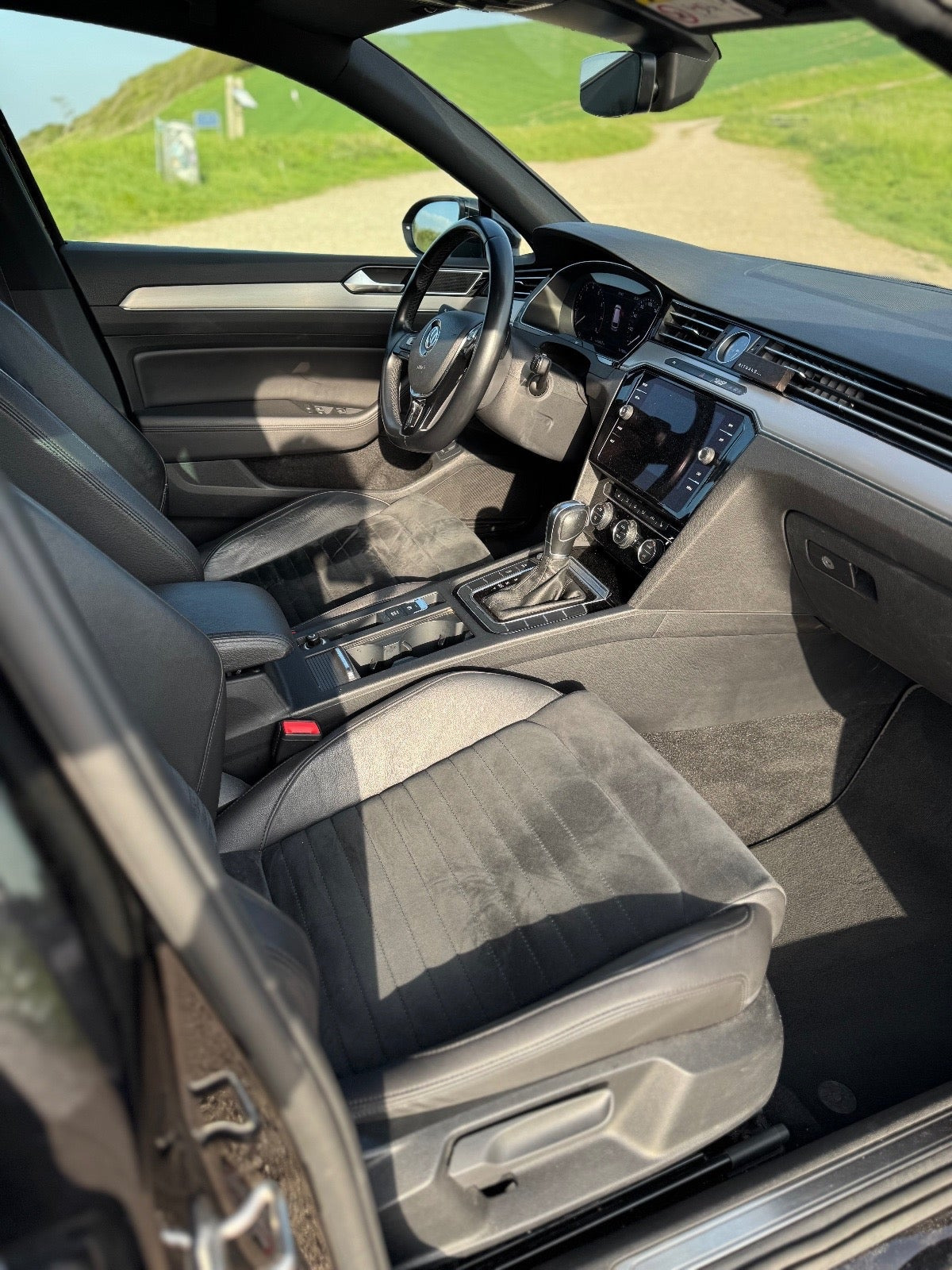 Sort VW Passat fra 2019
