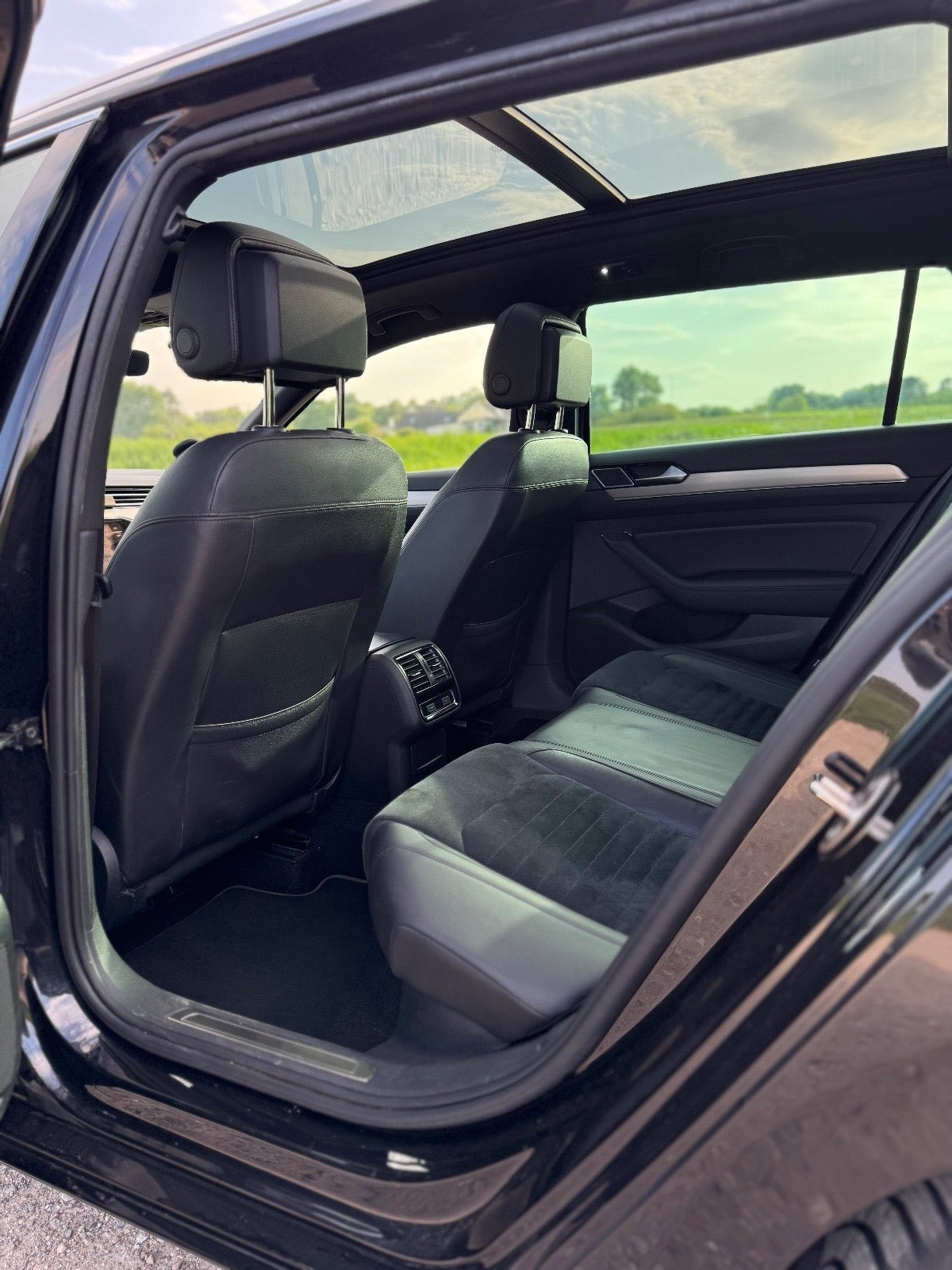 Sort VW Passat fra 2019