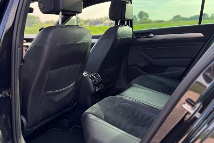 Sort VW Passat fra 2019