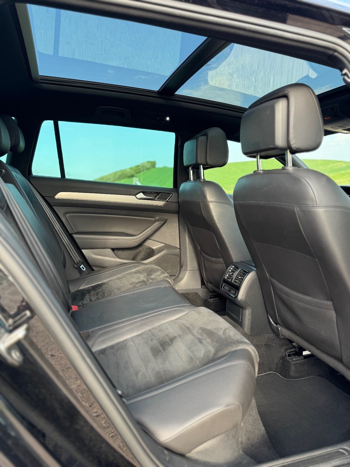 Sort VW Passat fra 2019