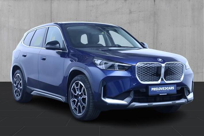 Blå BMW iX1 fra 2024