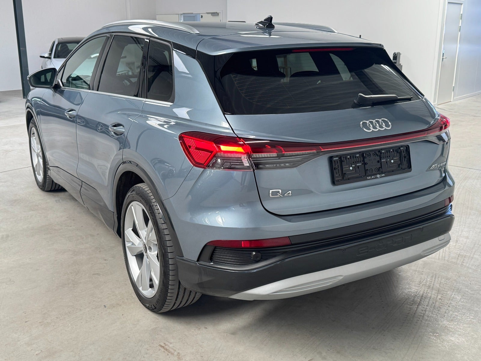 Blå Audi Q4 e-tron fra 2022
