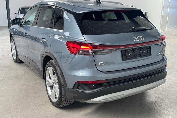 Blå Audi Q4 e-tron fra 2022
