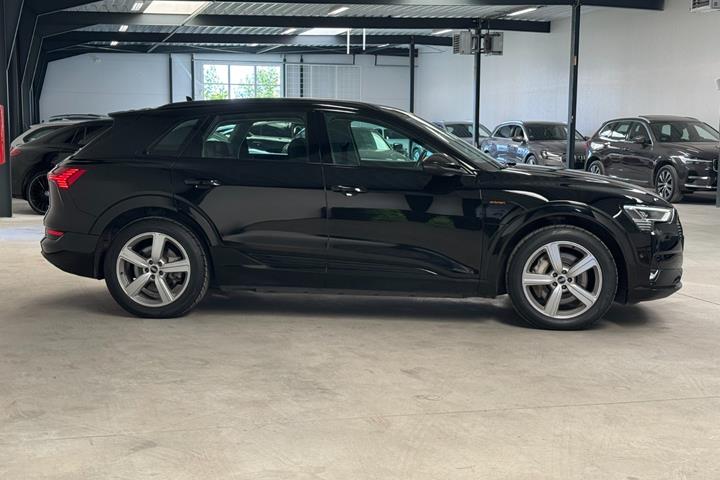 Sort Audi e-tron fra 2022