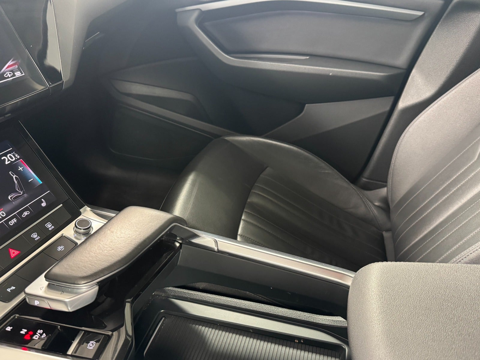 Sort Audi e-tron fra 2022