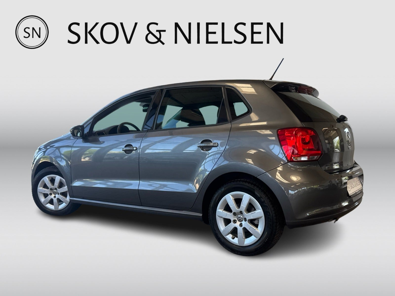 Grå VW Polo fra 2010