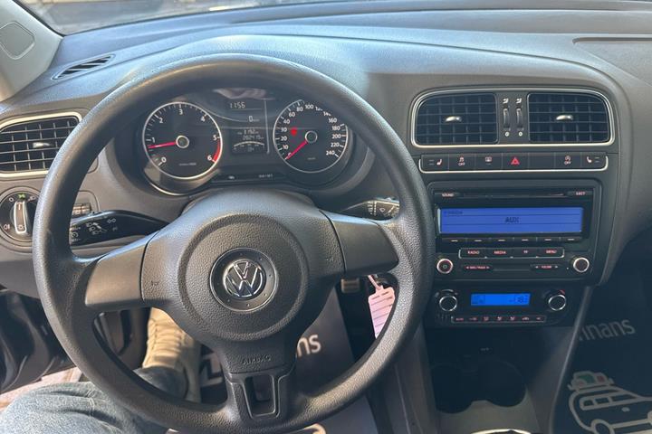 Grå VW Polo fra 2010