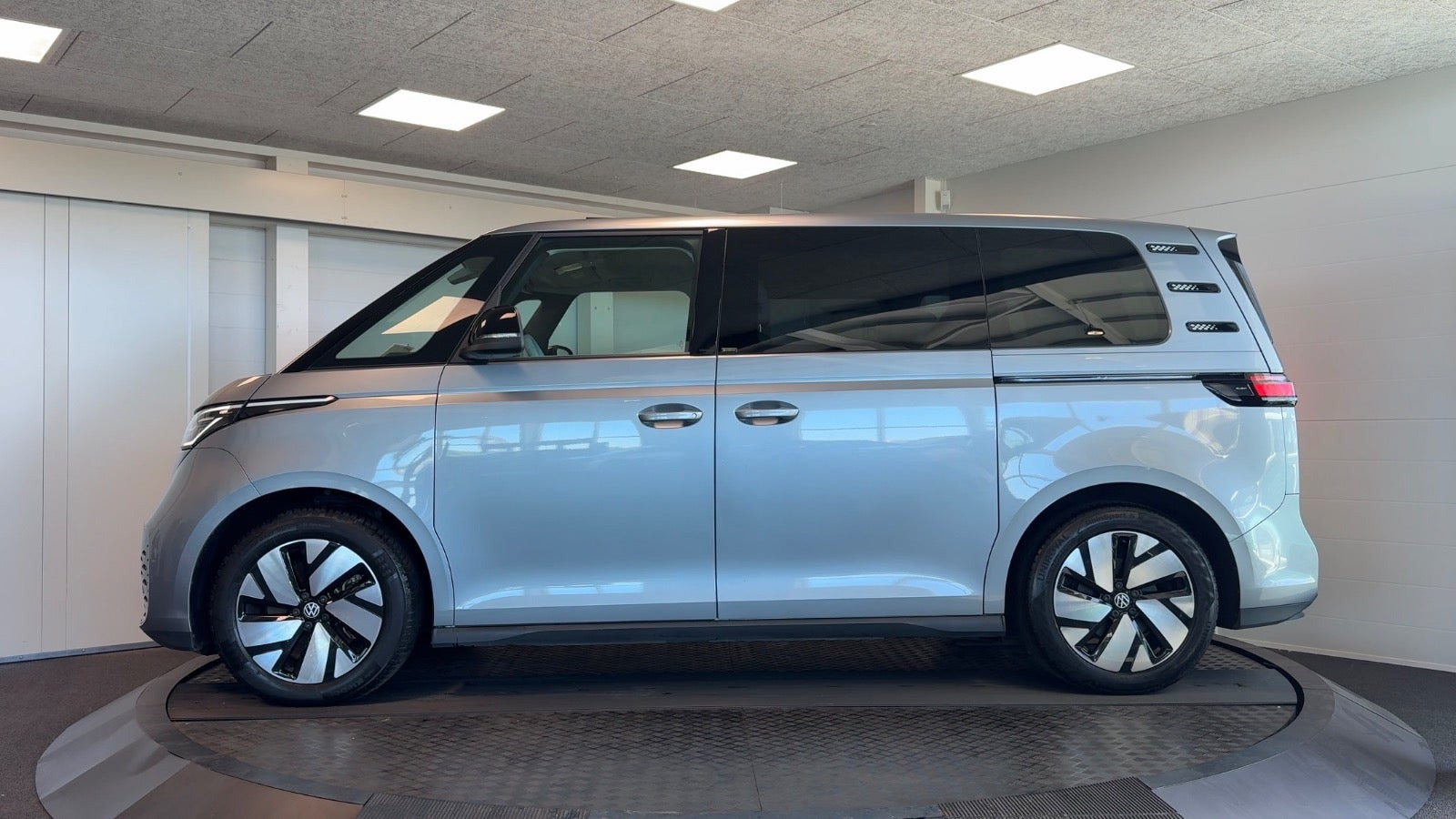 Sølv VW ID.Buzz fra 2023