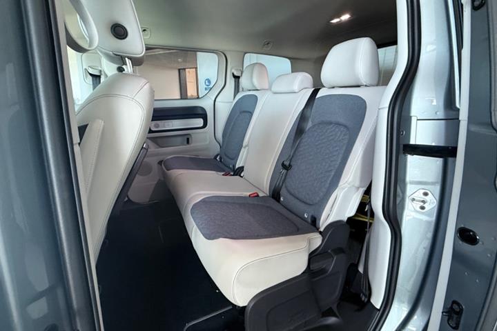 Sølv VW ID.Buzz fra 2023