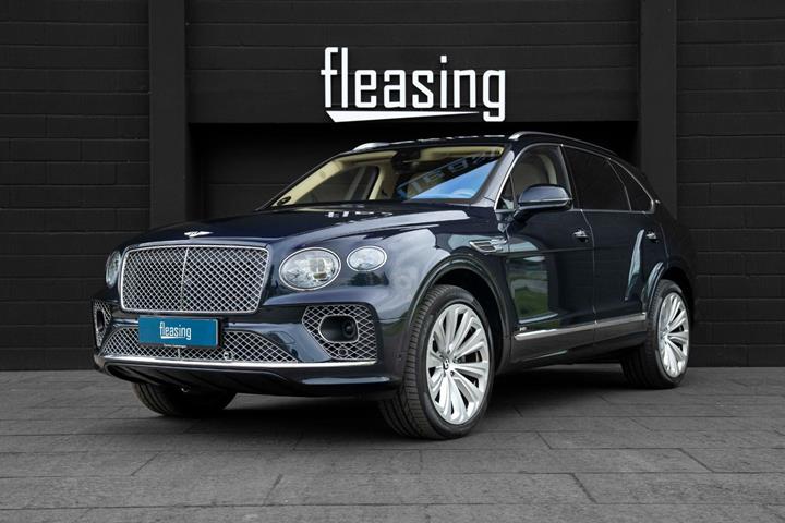 Blå Bentley Bentayga fra 2021 set udefra