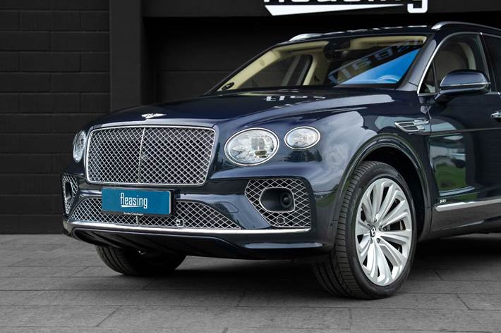Blå Bentley Bentayga fra 2021