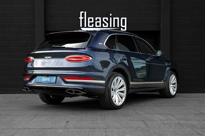 Blå Bentley Bentayga fra 2021