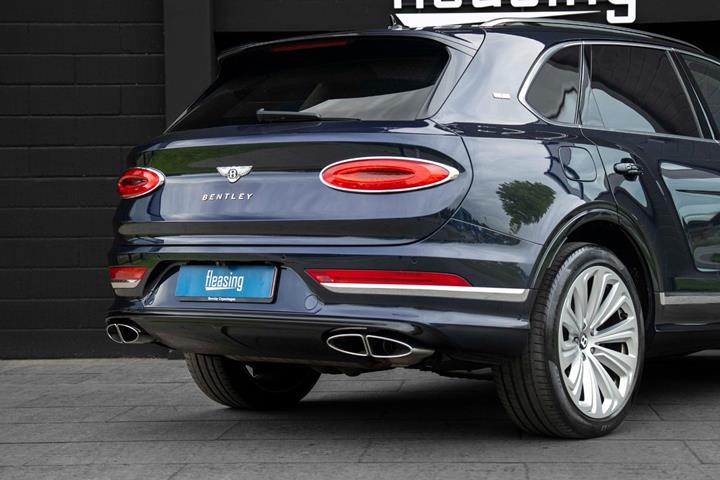Blå Bentley Bentayga fra 2021