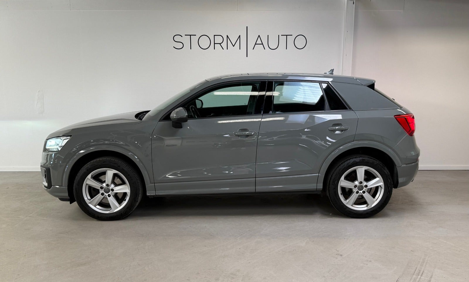 Grå Audi Q2 fra 2017