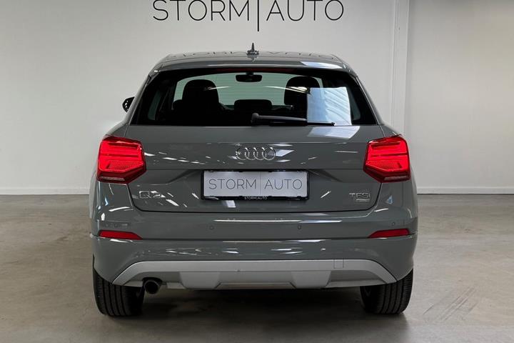 Grå Audi Q2 fra 2017