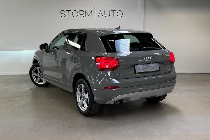 Grå Audi Q2 fra 2017