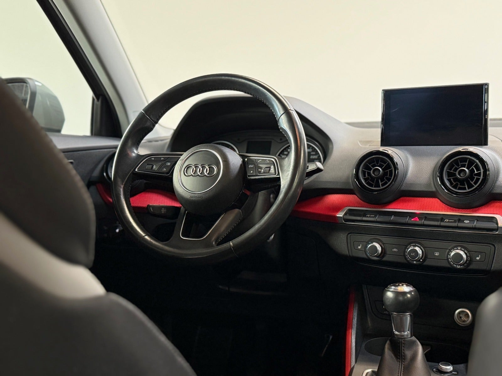 Grå Audi Q2 fra 2017