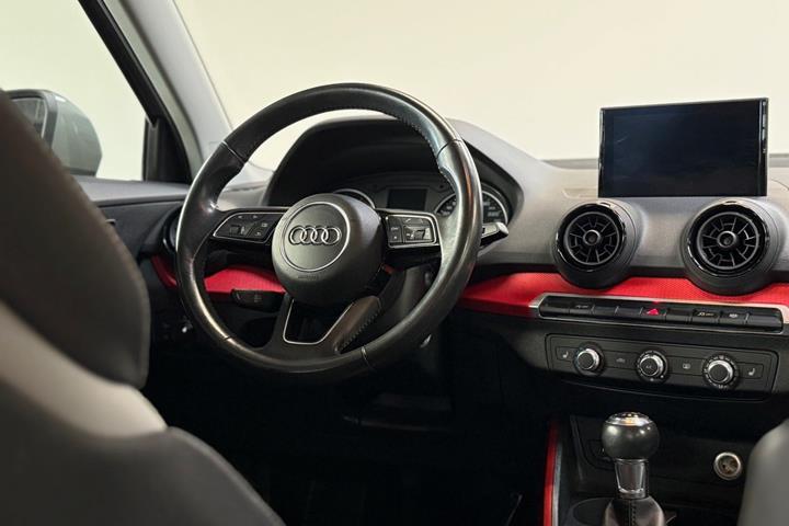 Grå Audi Q2 fra 2017