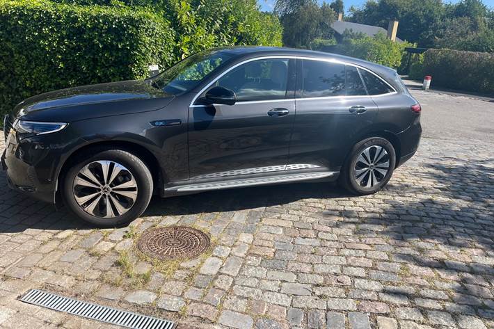 Sort Mercedes EQC400 fra 2022