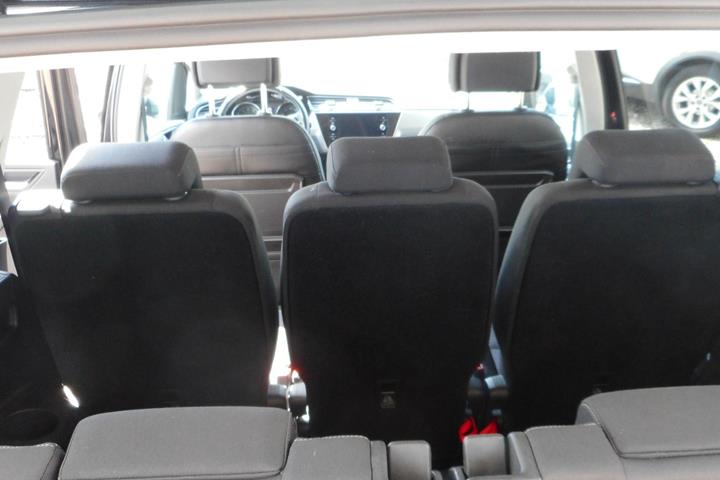 Sort VW Touran fra 2021