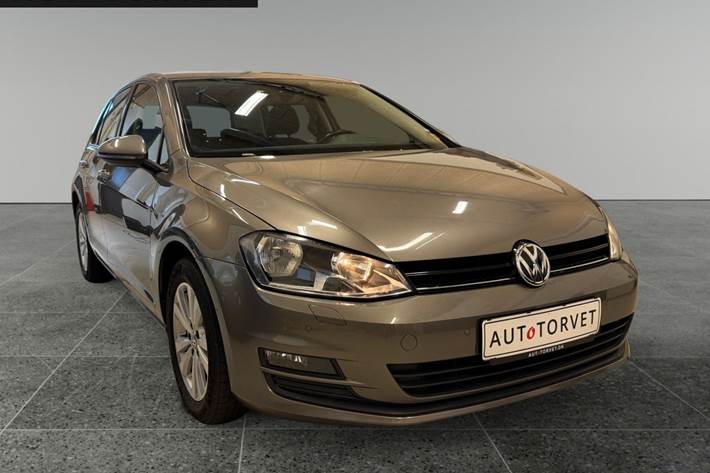 Grå VW Golf VII fra 2014
