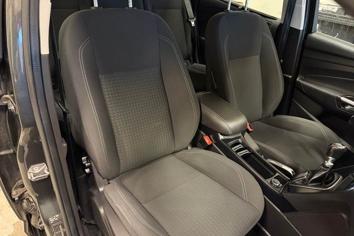 Grå Ford C-MAX fra 2017