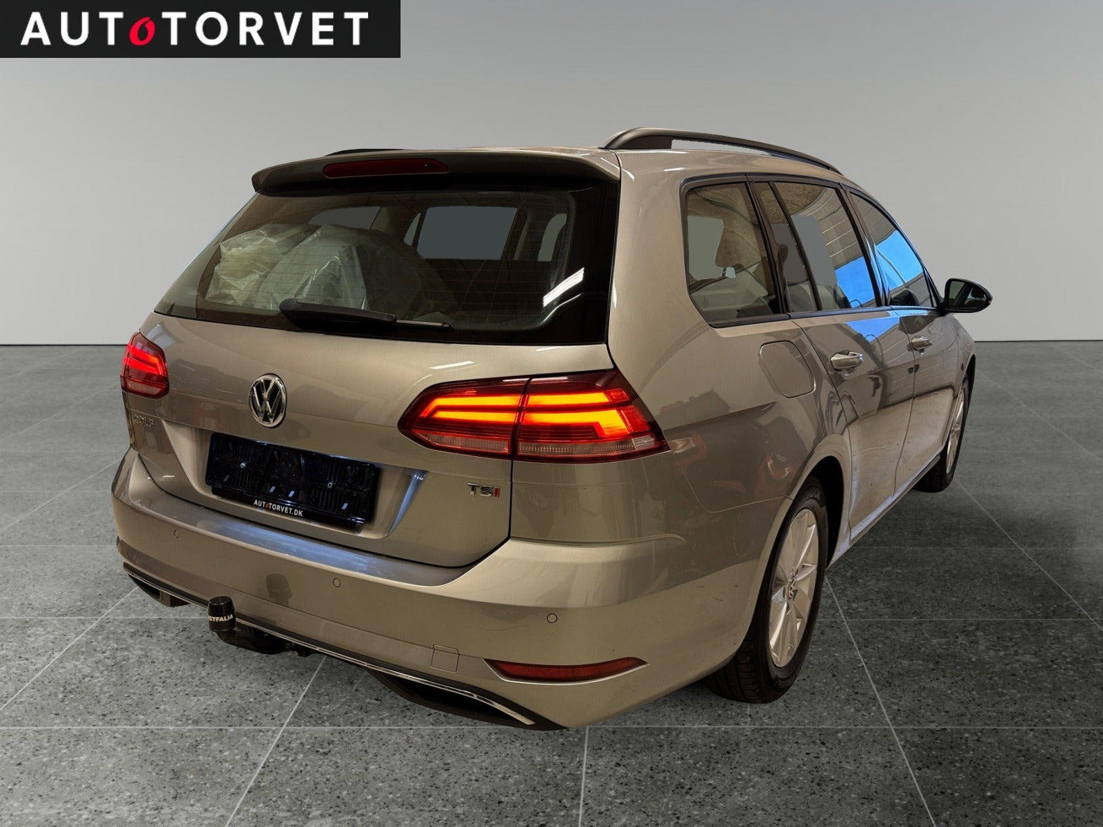 Orange VW Golf VII fra 2017