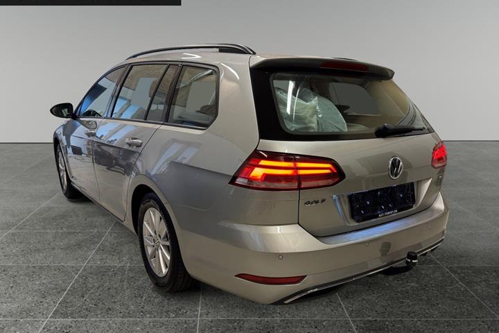 Orange VW Golf VII fra 2017