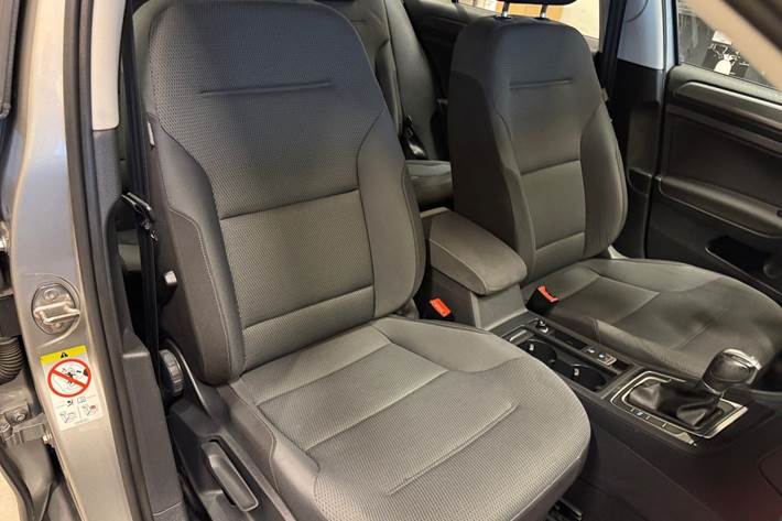 Orange VW Golf VII fra 2017
