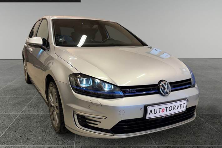 Sølv VW Golf VII fra 2016