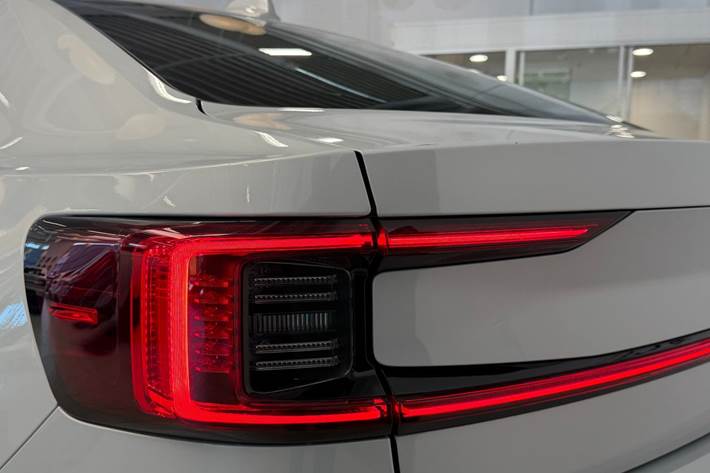 Hvid Polestar 2 fra 2023