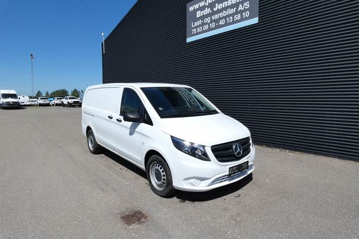 Hvid Mercedes Vito 114 fra 2023