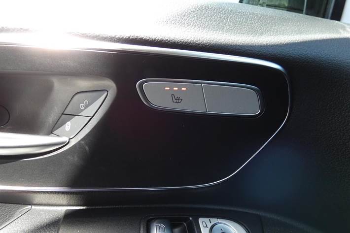 Hvid Mercedes Vito 114 fra 2023