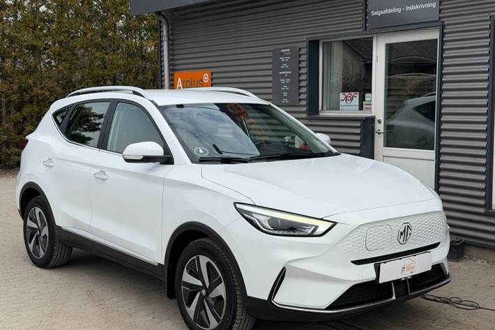 Hvid MG ZS fra 2022 set udefra