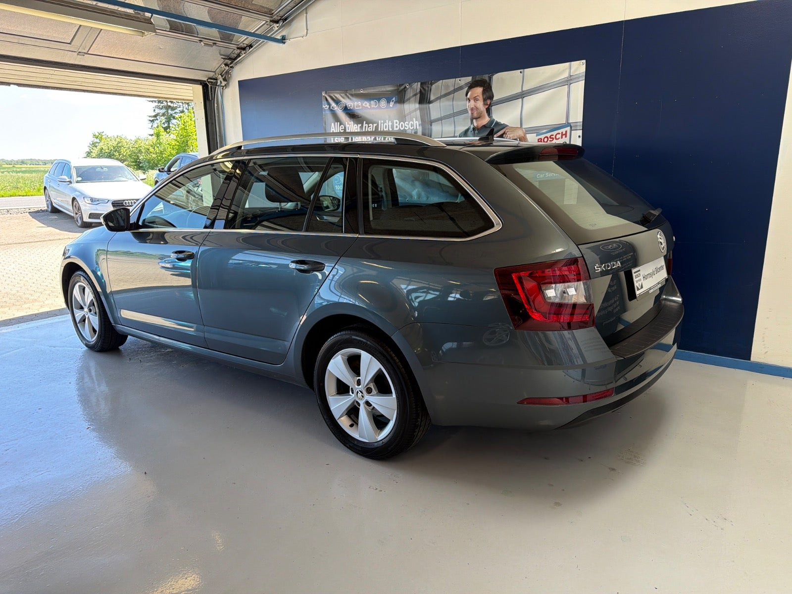 Grå Skoda Octavia fra 2020