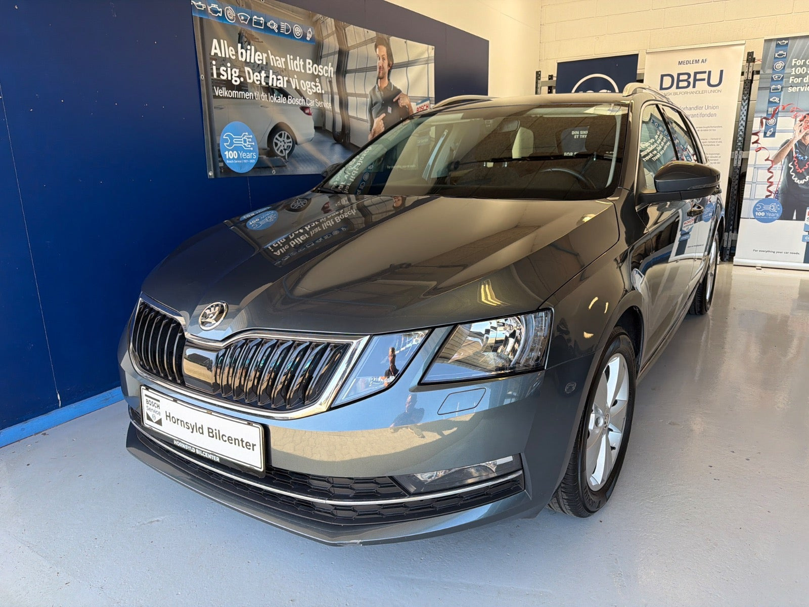 Grå Skoda Octavia fra 2020