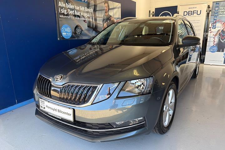 Grå Skoda Octavia fra 2020