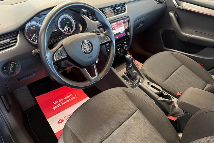 Grå Skoda Octavia fra 2020