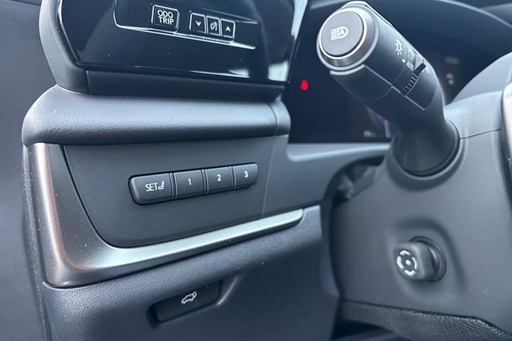 Grå Lexus RZ fra 2026
