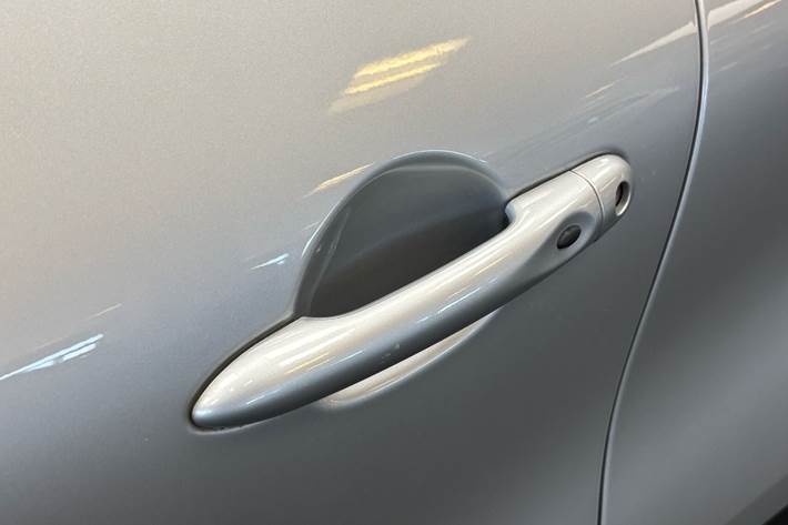 Grå Renault Captur fra 2018