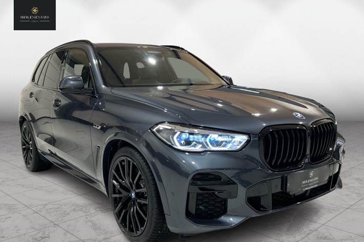 Grå BMW X5 fra 2022