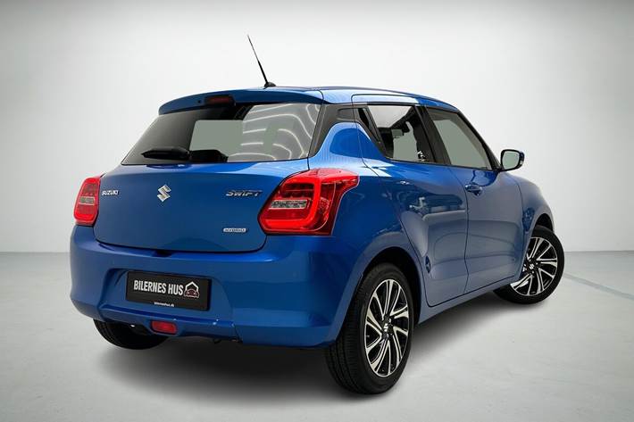 Blå Suzuki Swift fra 2024