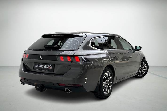 Grå Peugeot 508 fra 2021