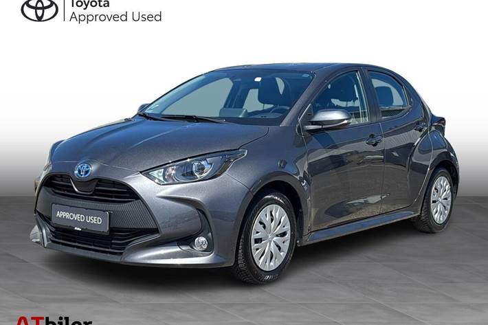 Grå Toyota Yaris fra 2021